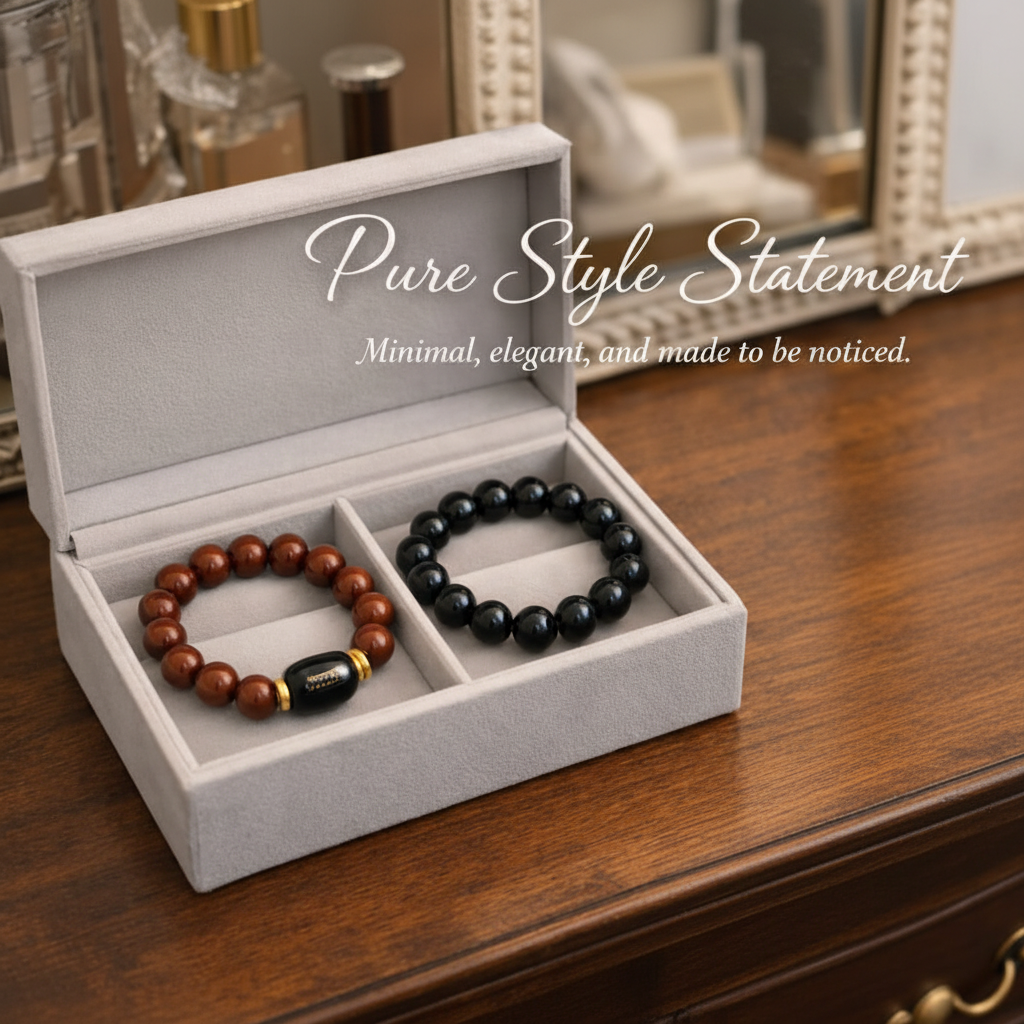 Bracelet set in luxury velvet jewelry box - square